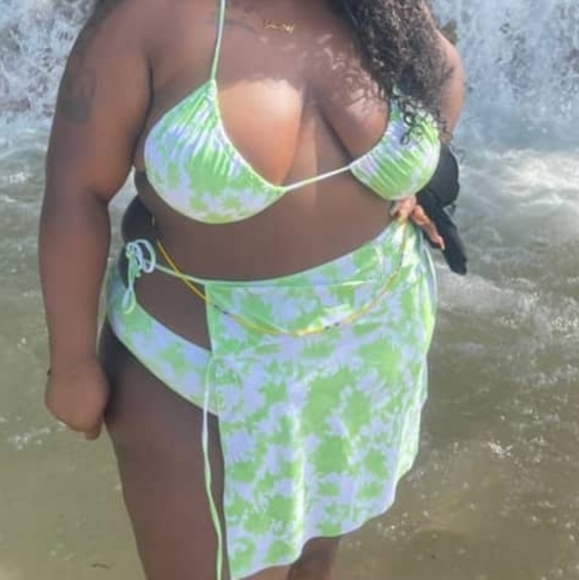 Plus size Green 3 peice Swimsuit - Picture 2 of 3
